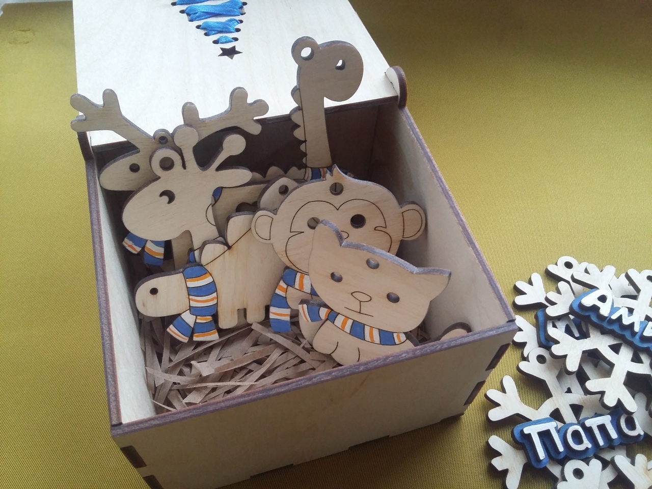 Laser Cut Gift Box With Ribbon Christmas Tree Engraved Snowflake Toys Monkey Dinosaurs Giraffe Cat CDR File - Dezin