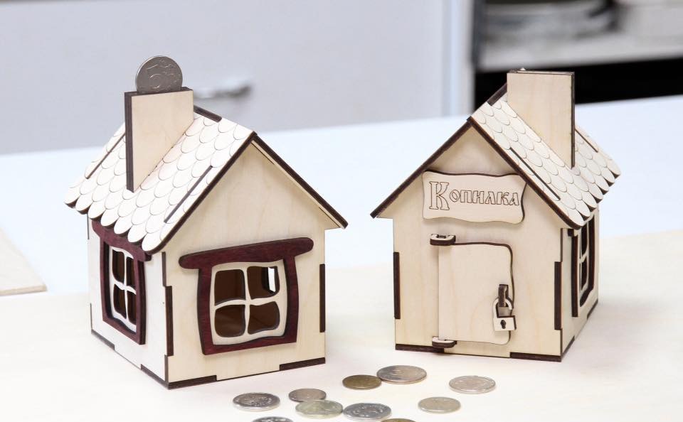 Layout of House Piggy Bank - Dezin