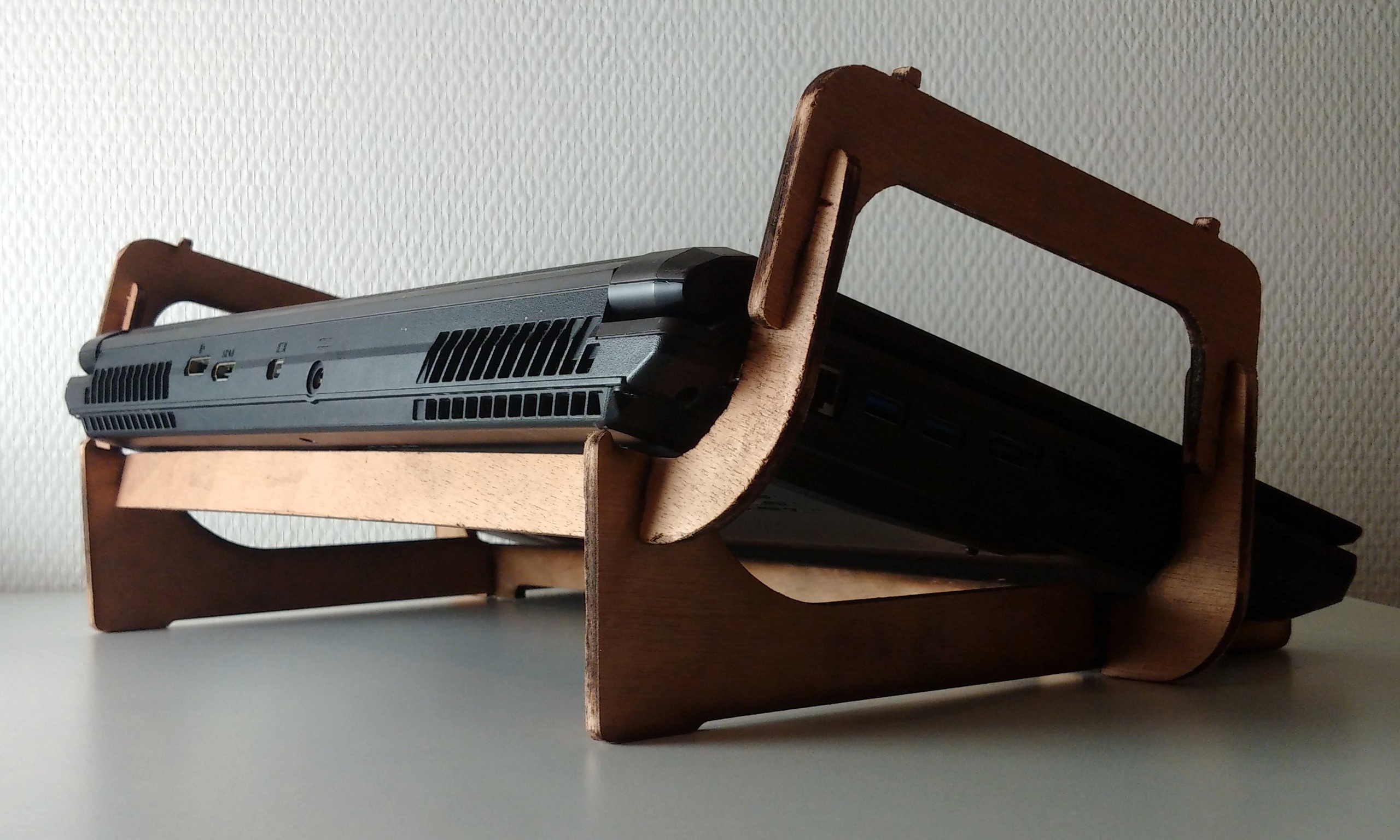 Laptop stand (laser cut wood and plexiglass) Drawing - Dezin