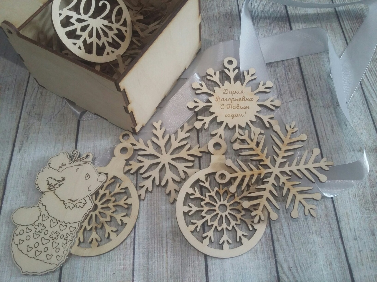 Laser Cut Wooden Box With Snowflake Toys 100x100x75mm Free CDR Vectors Art - Dezin