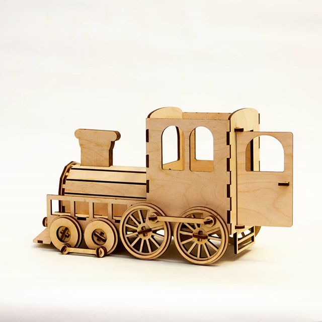 Locomotive layout for stationery storage - Dezin