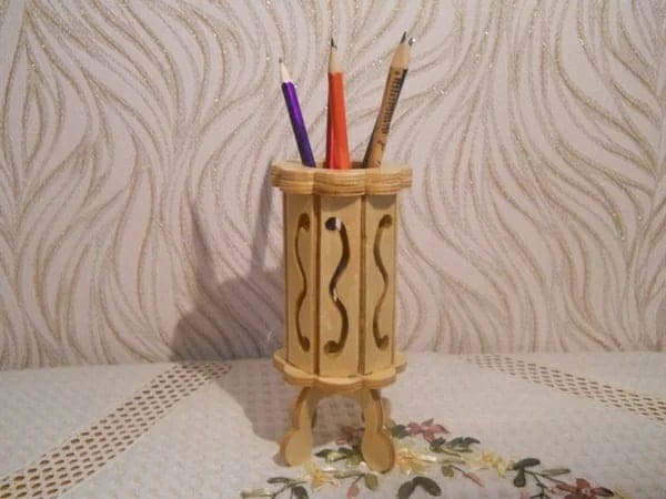 Laser Cut Pencil holder on legs Layout CDR File - Dezin