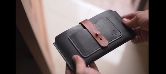A smartphone case from the Rose Leather Crafts studio.