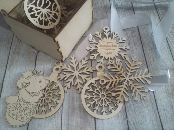 Laser Cut Wooden Box With Snowflake Toys 100x100x75mm Free CDR Vectors Art