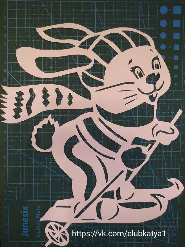 Pattern of Bunny on skis